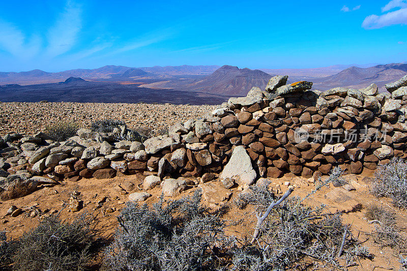 Saladillo的面板俯瞰Caldero de los Arrabales火山- Fuerteventura